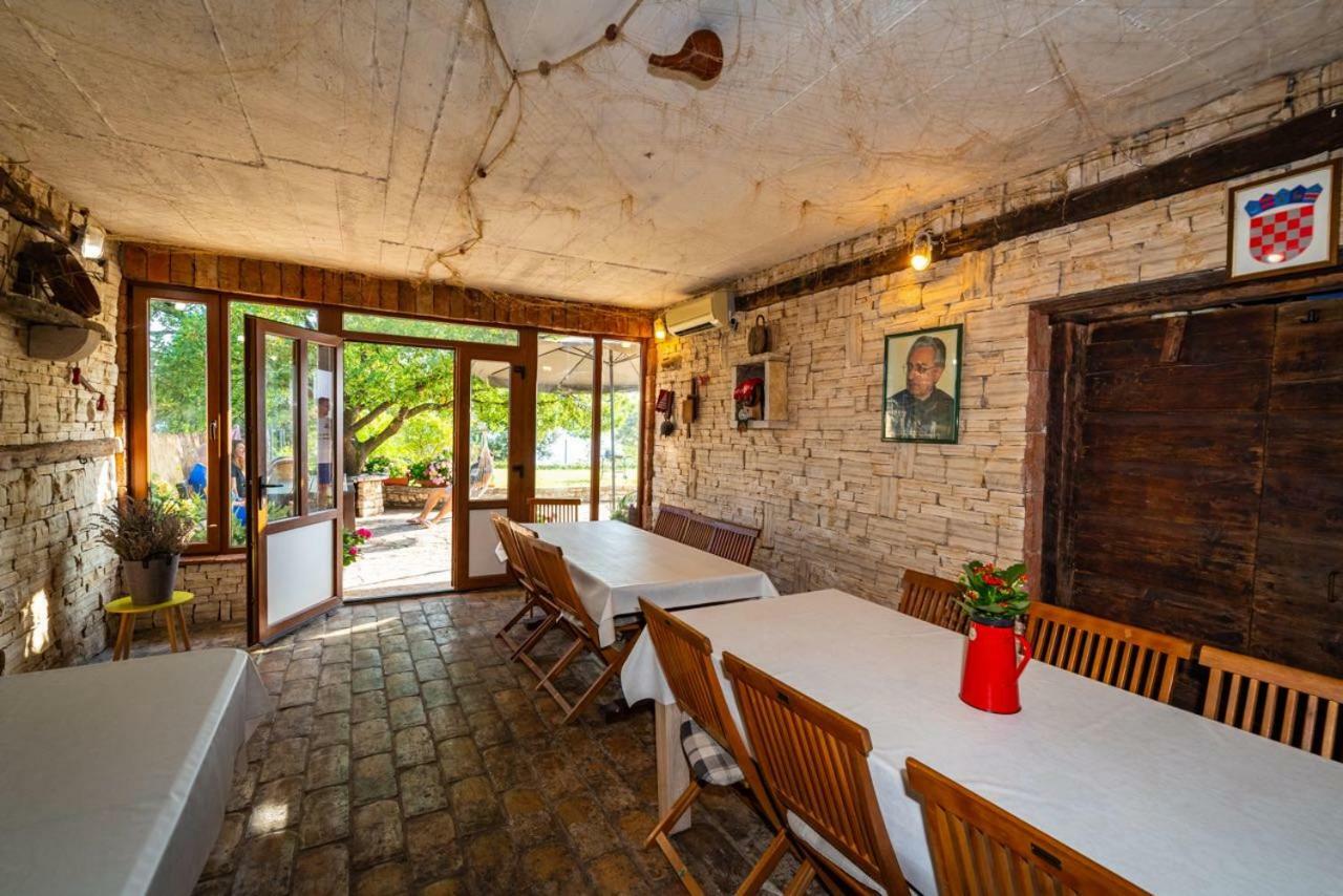 Apartmani Lovre Posedarje Exterior photo