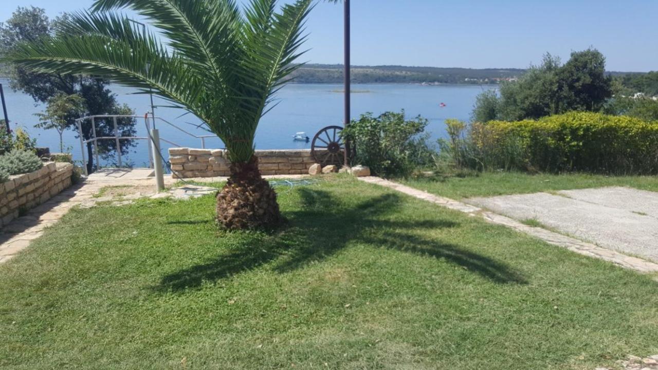 Apartmani Lovre Posedarje Exterior photo